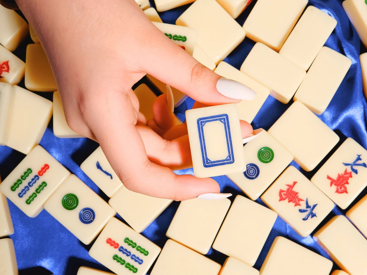 Hand holding mahjong tile